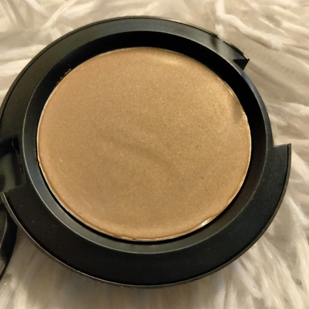 🆕 Mac Cream Color Base Fawntastic (Frost)